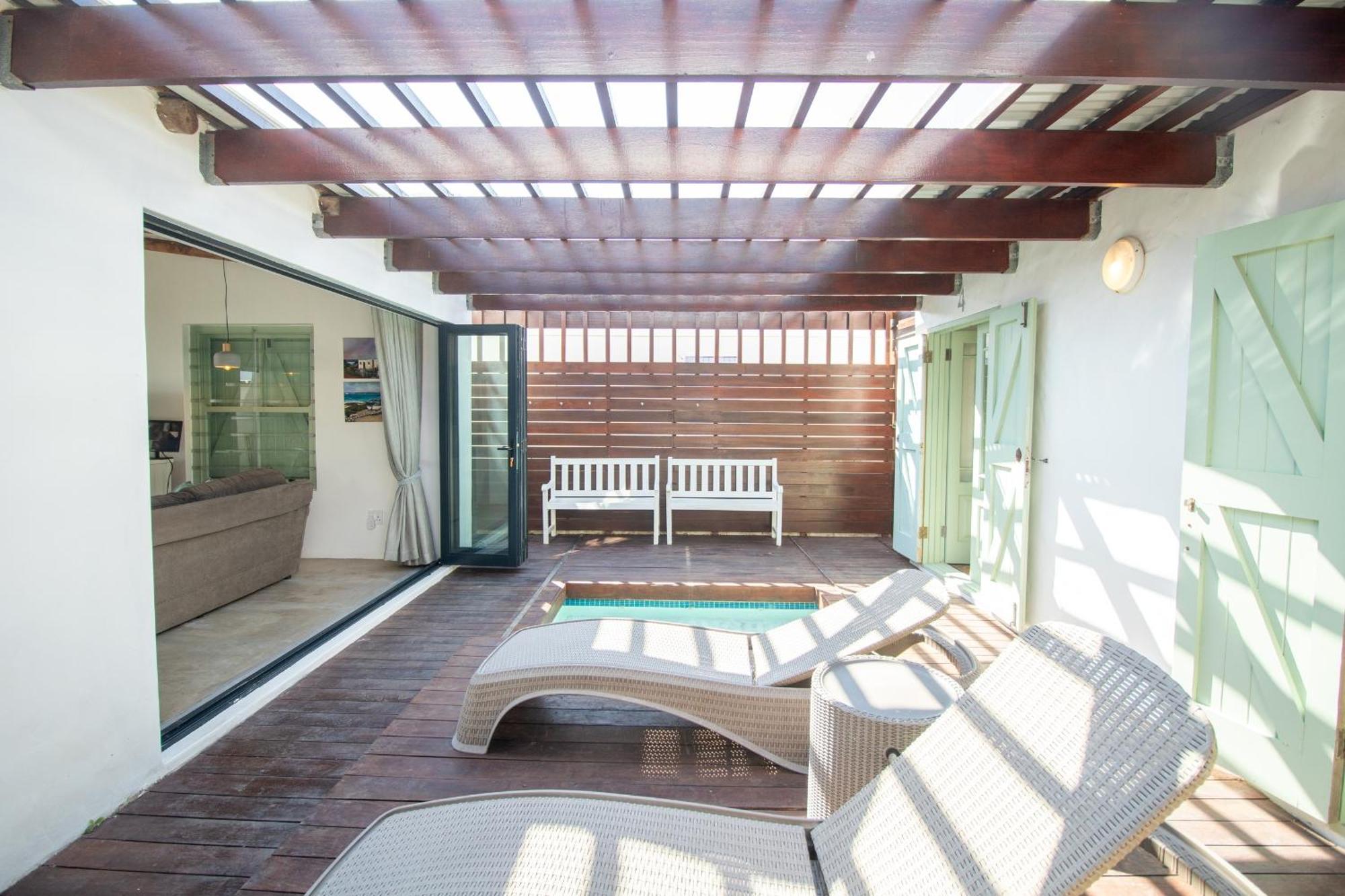 Over The Moon Paternoster Exterior foto